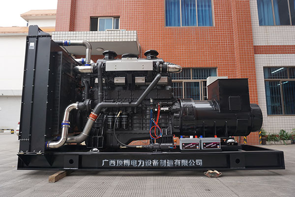 800KW上柴柴油发电机组（6WTAA35-G31）主要技术参数